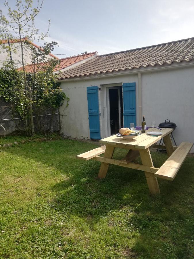 Le Gite Des Megalithes Le Bernard Exterior photo
